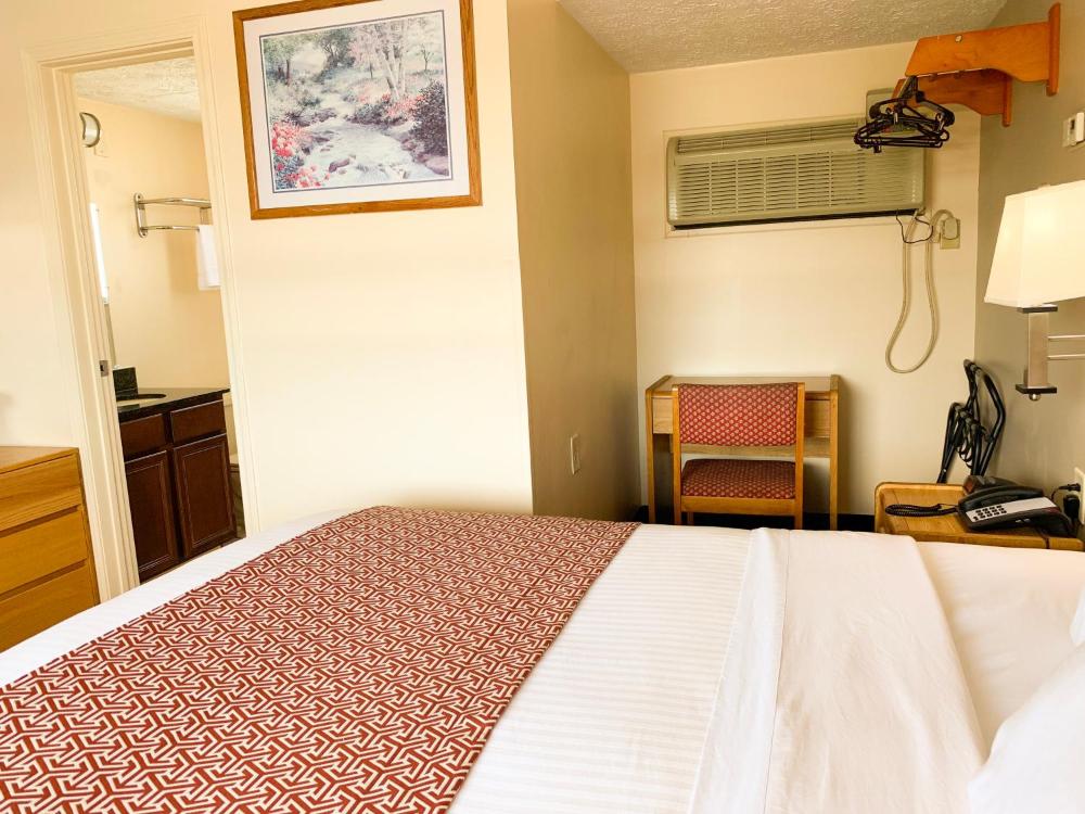 Standard King Room interior